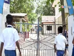 Pattam Poochi Kaalam