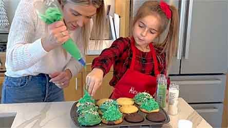 Christmas Tree Cupcakes with Alexandra