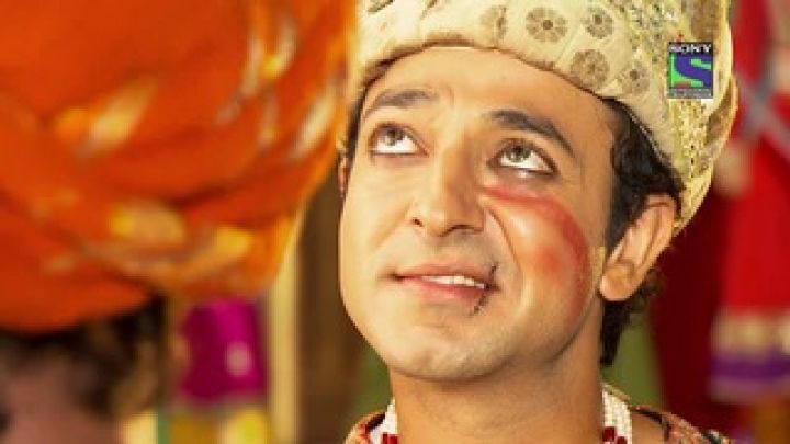 Patta Ties Pratap's Hands