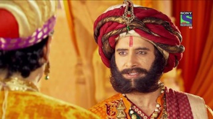 Akbar Gets Angry On Peer