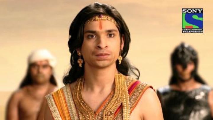 Pretlok surrenders in front of Hanuman