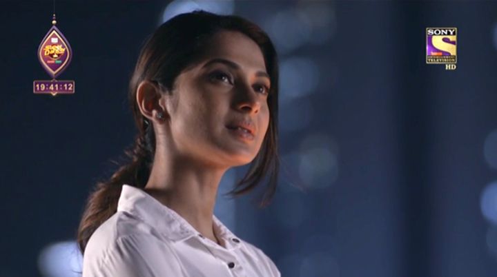 Arjun Brings Maya To The Terrace Of His Building