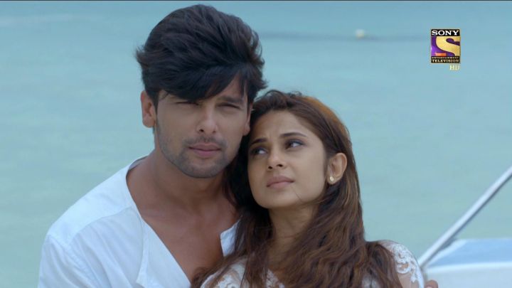 Maya Rescues Arjun From Islet