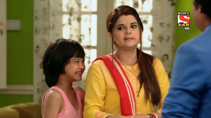 Gillu Gifts A Guitar To Gajj