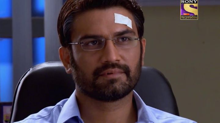 Nidhi Assists Dr. Ashutosh