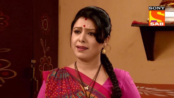 The Crown Caught On Lallanjis Head