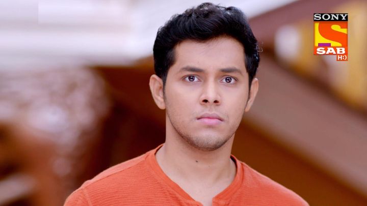 Abhishek Talks To Munna Kaka