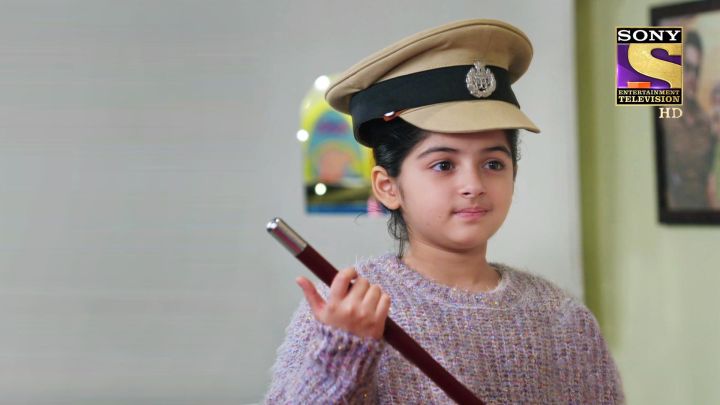 Mini Gets Emotional Upon Arya!