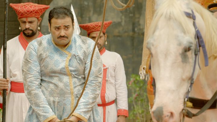 Ahilya Locks Up Pillaji