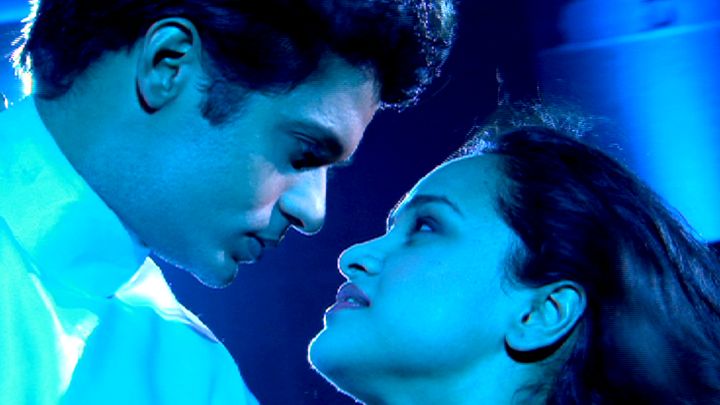 Aliens Show That Angel Gets Gift of Life