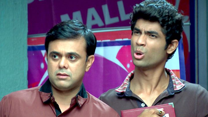 Punjabi Family And Ghotala Family Have It  Miss Situation