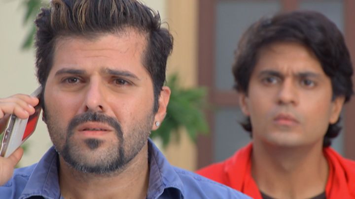 Murli Goes And Sits In The Temple