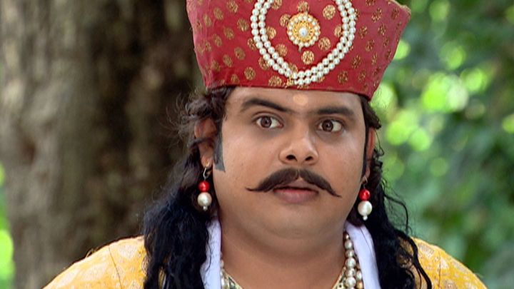 Gadhaprasad Attempts To Save Mr Chopra's Life