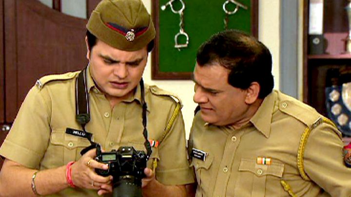 Secretary Flirts With Bhola Pandit