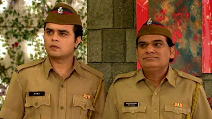 Chautala And Mika's Electrifying Dance Performance