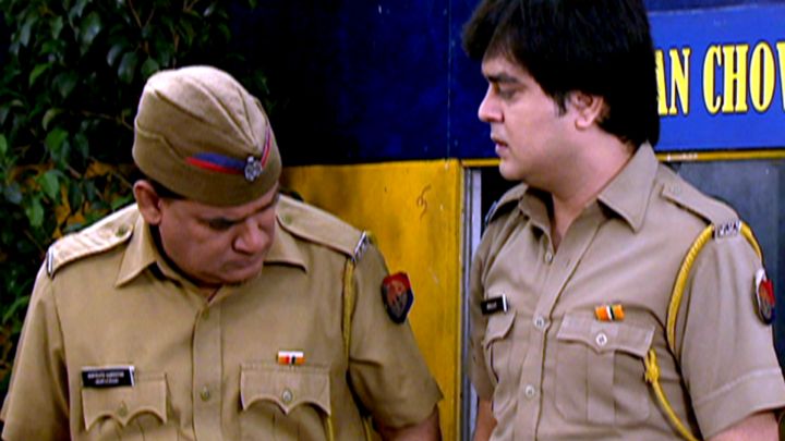 Deewana Becomes A Huge Pain For Cinema Owner