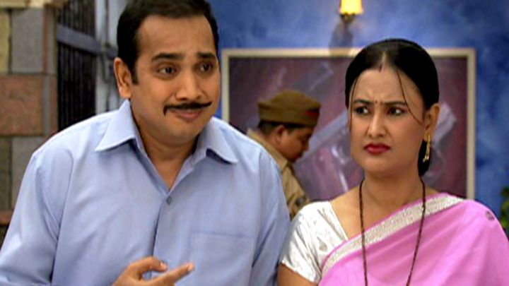 Gopi, Billu And Gulgule Get Caught By Monkeys