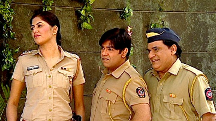 Bablu Comes To Chowky To Write An FIR Against Punit