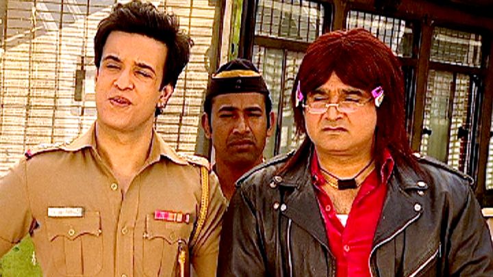 Internet And His Girlfriend Run Away From Chowky