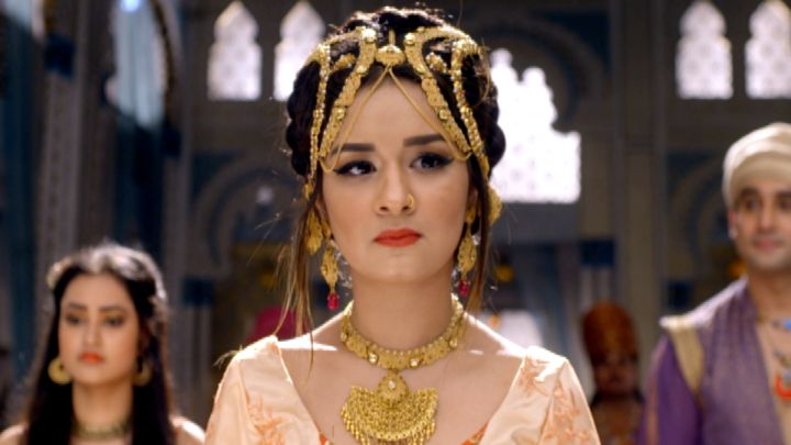 Yasmine Makes An Announcement