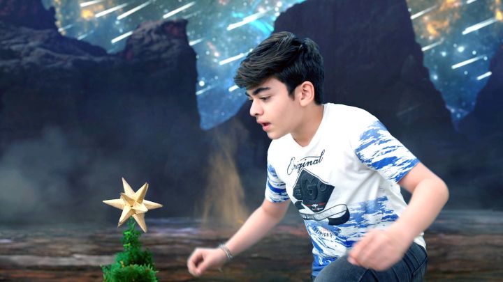 Vivaan's Quest To Decorate The Christmas Tree