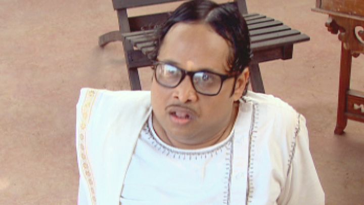 Mendhakprasad Ties Mithu's Brother