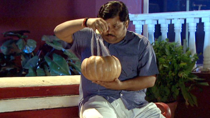 Gadhaprasad Weighs His Gold