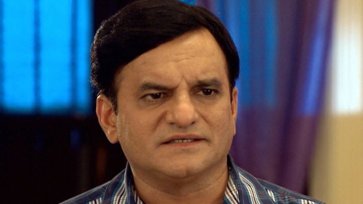 Kesri Narayan Stops Gaj From Eating