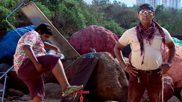 Mendhakprasad Disrupts The Set