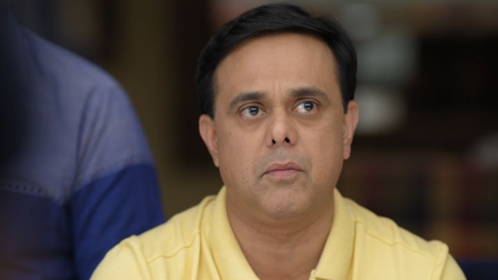 Radhika Ne Paise Kisko Diye?