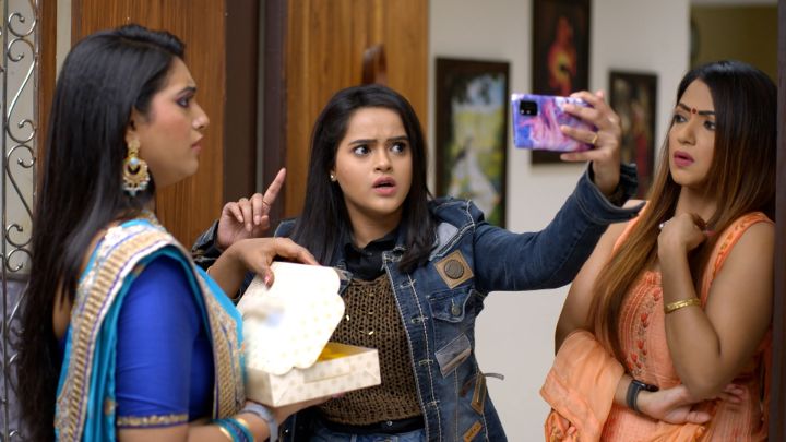 Social Media Ka Bhoot