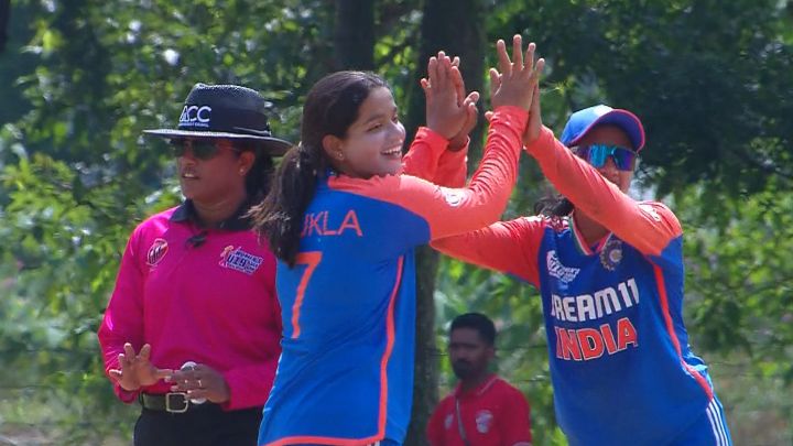 Ayushi Spins Web Around Bangladesh