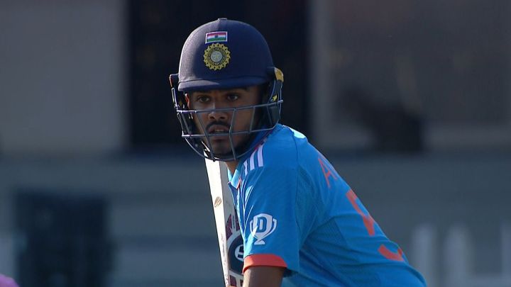 Mhatre's Sizzling 54 Set Tone For India