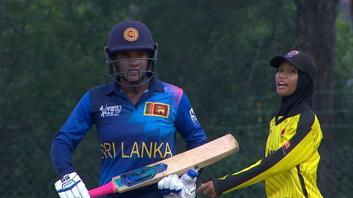 Manudi Anchors SL To A Fighting Total