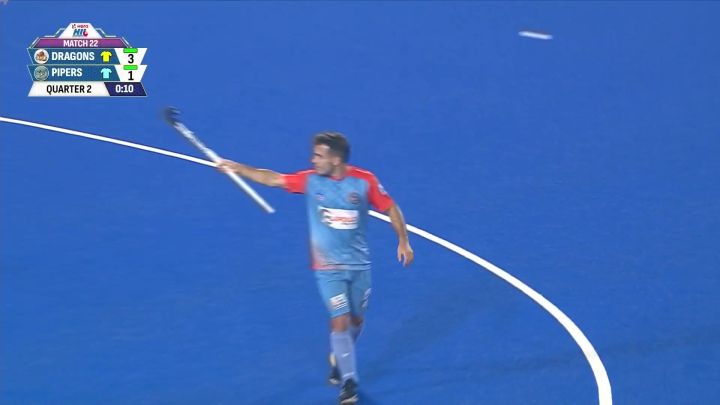 Chance! Domene's Thunderous Strike Misses The Target By A Whisker