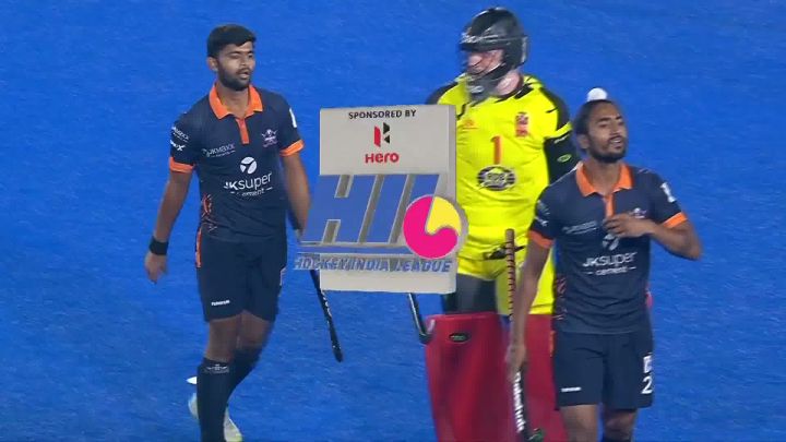 Save! Carr Reacts Quickly To Block Zaid's Strike