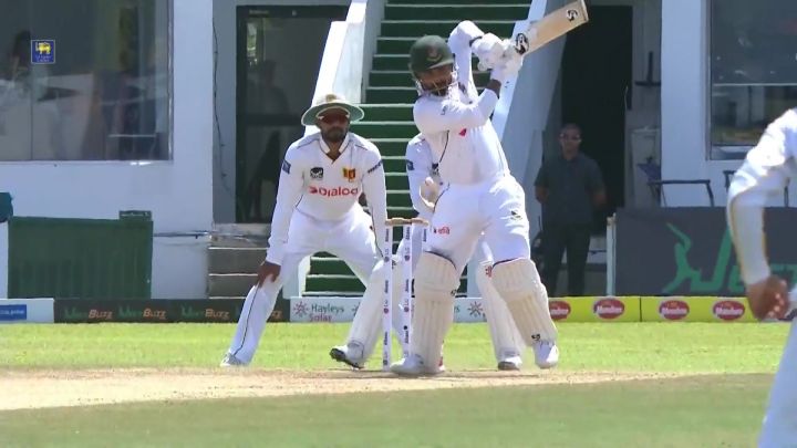 Four! Das Punches Through Midwicket For A Boundary