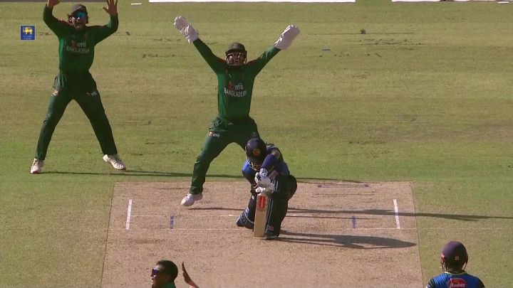 Wicket! Tanvir Breaks The Partnership, Mendis Departs