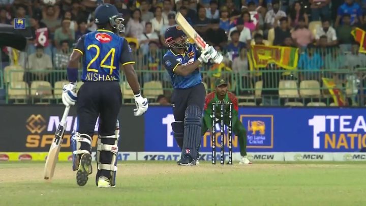 Four! Mendis Shows Class With A Bottom-Handed Punch