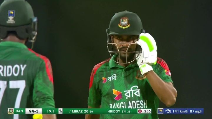 Six! Miraz Clears The Ropes With A Clean Hit