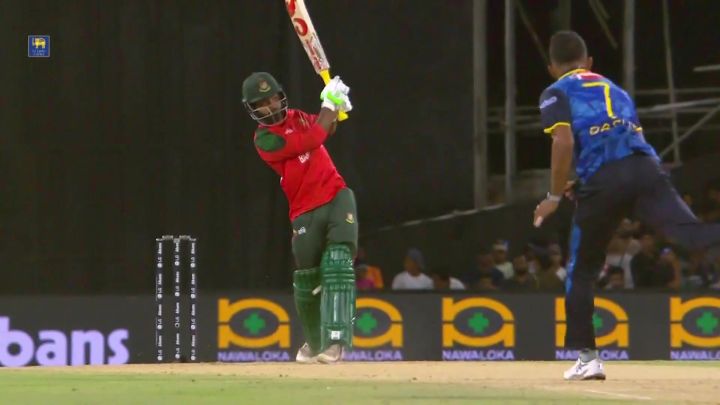 Six! Hridoy Lifts The Pressure With A Clean Hit