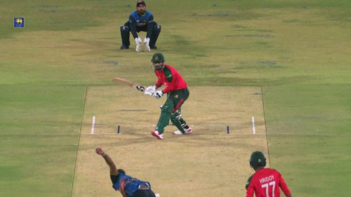 Six! Das Sends It Sailing Over The Ropes