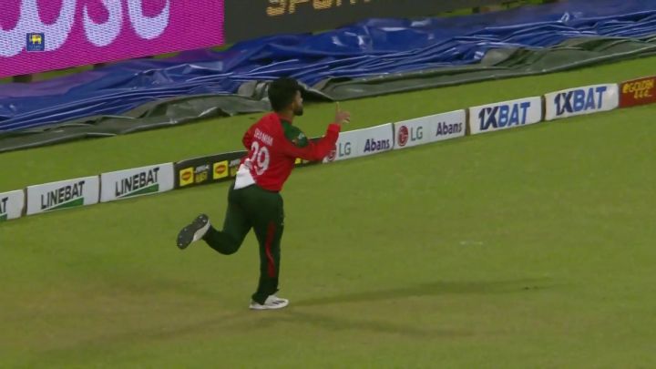 Wicket! Another Poor Dismissal For Sri Lanka, Fernando Departs