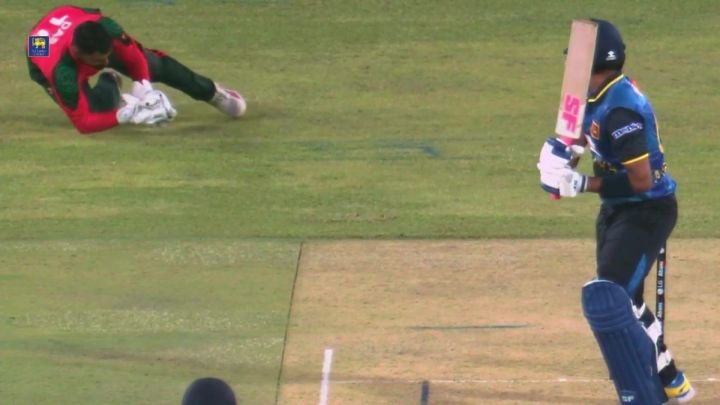 Wicket! Theekshana's Thick Edge Flies Behind Into Das' Safe Hands