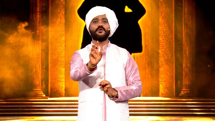 Manaat Krushna Ani Pathi Vitthal Rukmai