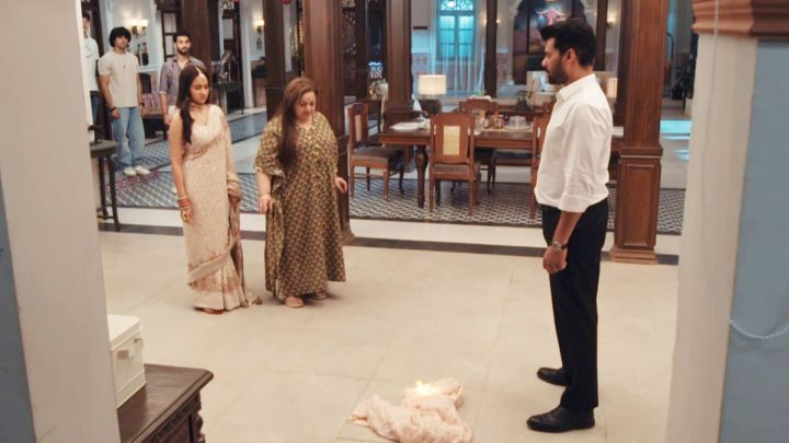 Yug Burns Lata's Saree