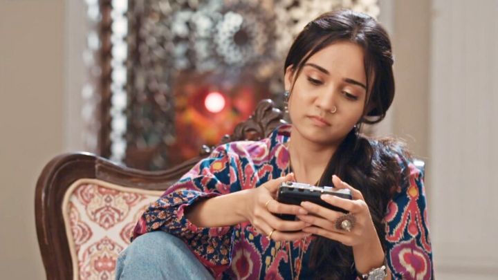 Kairi Goes Through The Cassettes