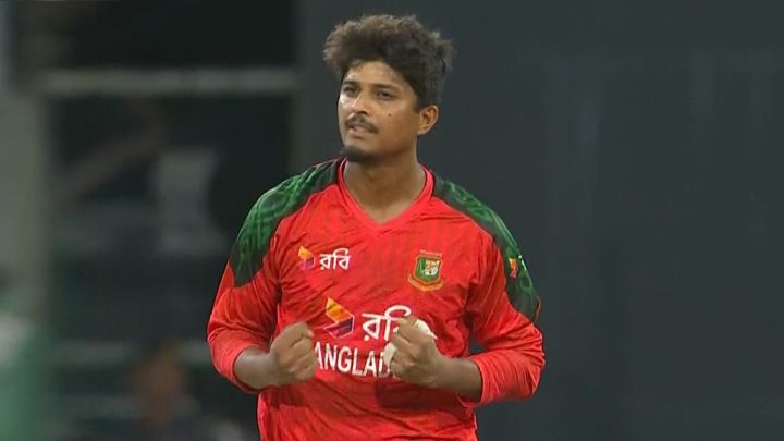 Mahedi’s Record-Breaking 4/11 Castles Lankans