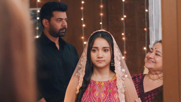 Maeri Prepares For The Wedding