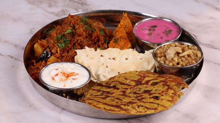 Maharashtrache Pach Padartha